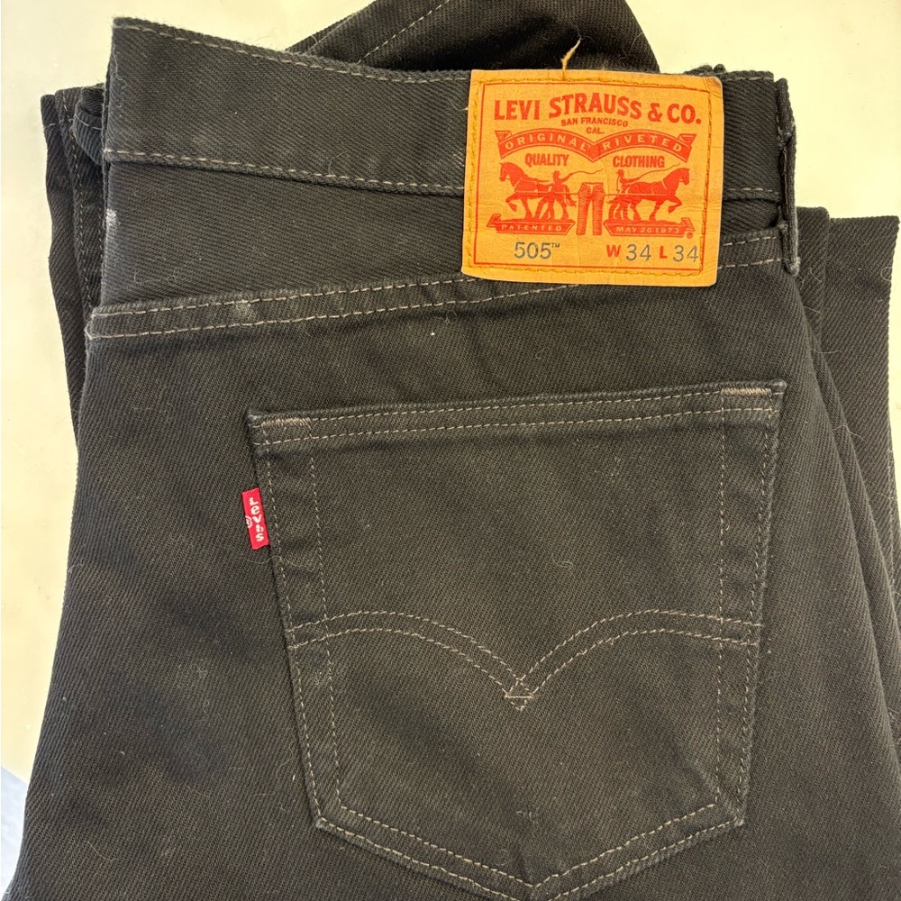Levi's Black Straight Fit Men's Jeans - 505